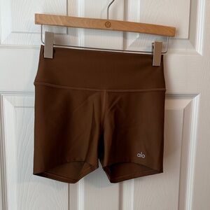 ALO Yoga Women's Chocolate Brown Bike Shorts
